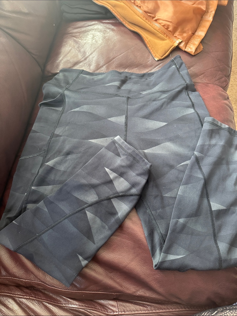 Victoria's Secret Black & Gray Geo-Print Leggings